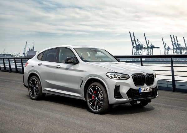 BMW X4.