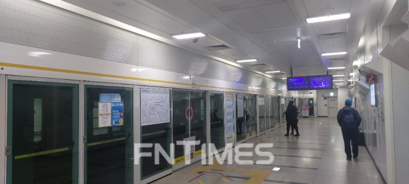 김포 골드라인 장기역 플랫폼 내부. / 사진=장호성 기자