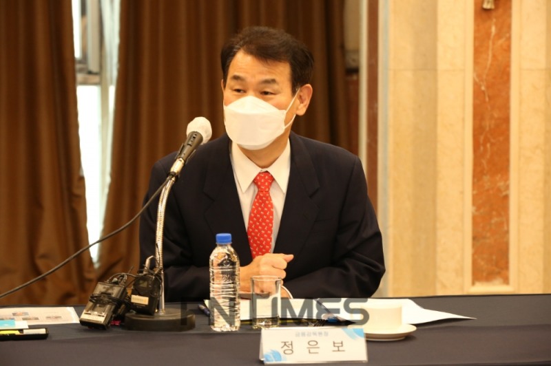 정은보 금융감독원장이 11일 여의도 켄싱턴호텔에서 열린 지방은행장 간담회에서 발언하고 있다./사진=금융감독원