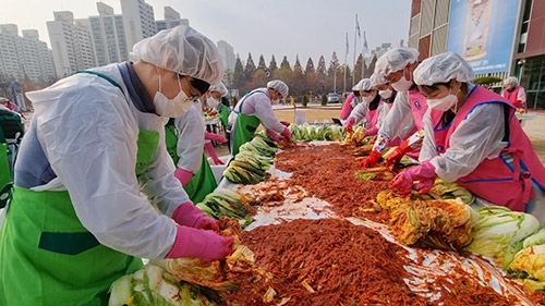 인천농협·인천광역시농업기술센터, 관내 소외이웃 김장김치 4000kg 전달