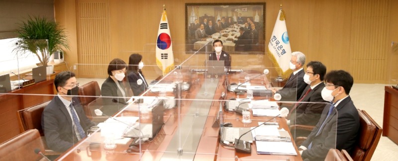 이주열 한국은행 총재가 25일 오전 서울 중구 한국은행에서 열린 금융통화위원회 본회의에서 회의를 주재하고 있다. / 사진제공= 한국은행(2021.11.25)