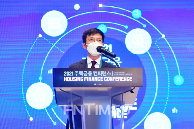 최준우 한국주택금융공사 사장이 1일 서울 여의도 콘래드 호텔에서 주택금융의 발전적 방향을 논의하기 위해 열린 ‘2021 주택금융 컨퍼런스‘에서 개회사를 하고 있다./사진=한국주택금융공사