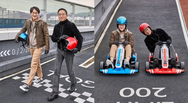 이정헌 넥슨코리아 대표와 정태영 현대카드 부회장(왼쪽)이 사진 촬영을 하고 있다. /사진제공=현대카드