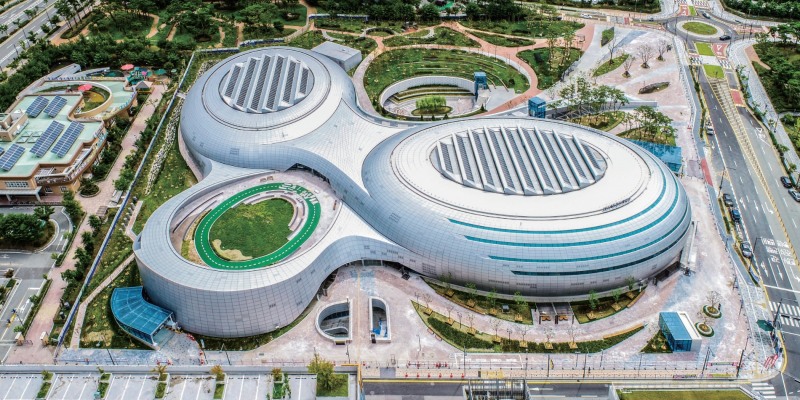 정부 세종청사 체육관을 위에서 본 모습. 클로버를 형상화한 것이 특징이다. / 사진제공=한양