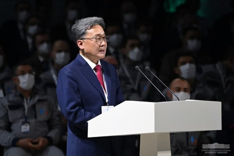 지난 25일 우즈베키스탄 현지에서 진행된 ‘우즈베키스탄 GTL 플랜트’ 준공식 행사에서 김창학 현대엔지니어링 대표이사가 축사를 하고 있다. / 사진제공=현대엔지니어링