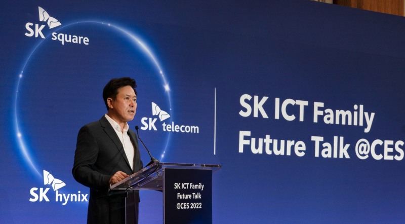 박정호 SK스퀘어 부회장이 CES 2022가 열린 미국 라스베이거스에서 기자 간담회를 갖고 ‘SK ICT 연합’의 비전을 발표하고 있다. 사진=SK스퀘어