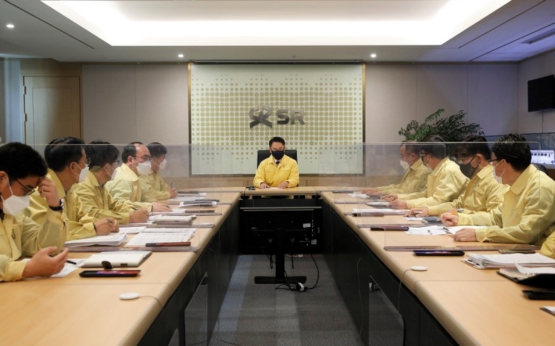 SR은 수서 본사사옥에서 이종국 SR 대표이사(가운데)를 본부장으로 하는 ‘중대재해예방 대책본부’를 구성하고 중대재해 발생 ‘제로’를 위한 노력에 나선다. / 사진제공=SR