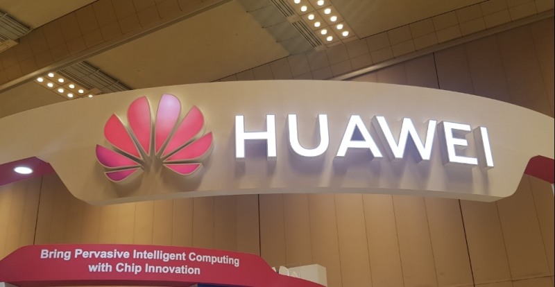 英 전 상무장관 “화웨이 5G 장비 퇴출은 美 압박 때문”