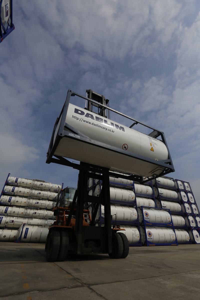 대림 ISO 탱크 컨테이너 적재 작업 모습. / 사진제공=대림