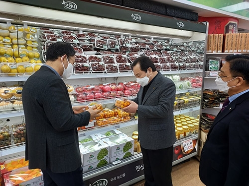 ▲ 농협중앙회 인천검사국 국장 황진호(왼쪽), 남동농협 조합장 한윤우(오른쪽)