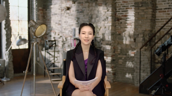 신한라이프의 가상인간 모델 로지가 유튵브 ‘선을 넘는 인터뷰’ 영상에서 MC로 등장했다./사진 제공= 신한라이프