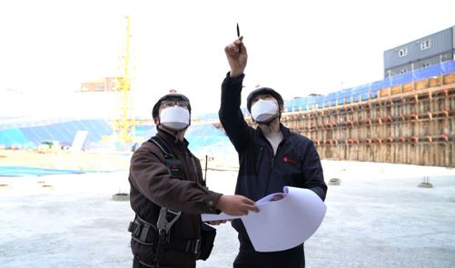 ▲ 현장 안전점검에 나선 롯데건설 직원들. 사진제공 = 롯데건설