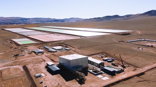 포스코의 아르헨티나 리튬 생산 데모플랜트 공장 및 염수저장시설. 사진 = 포스코.