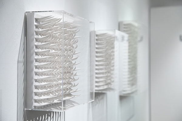 ▲정소희, <1250℃>, porcelain, 30x30x13(h)cm, 50x50x13(h)cm, 2022