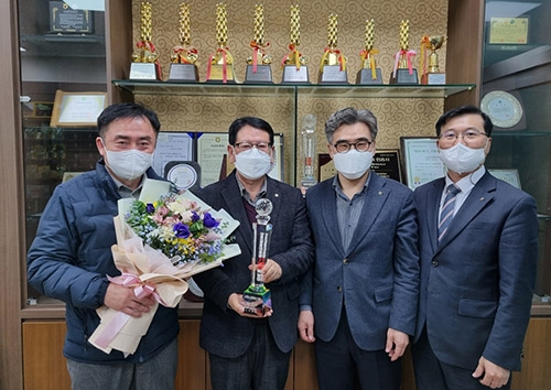 신림·소초농협, 상호금융대출금 700억원 달성탑 수상