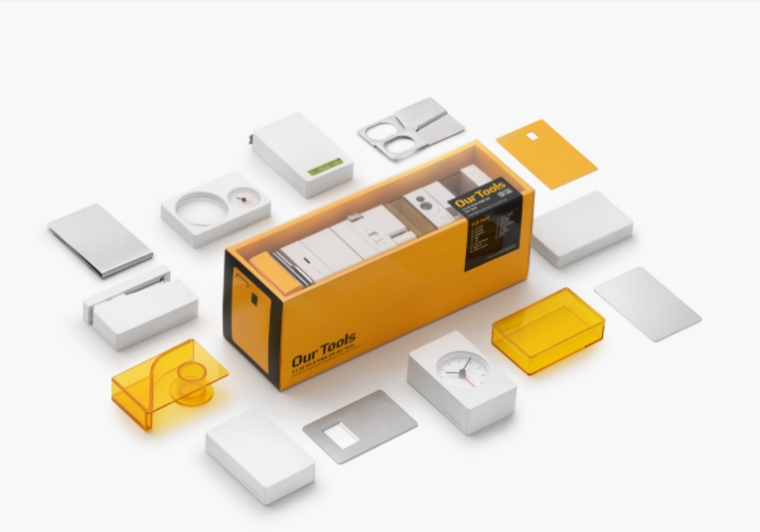 현대카드가 신용카드 플레이트의 가로∙세로 비례를 적용한 일상용품 ‘아워툴즈(Our Tools)’를 선보인다고 24일 밝혔다. /사진제공=현대카드