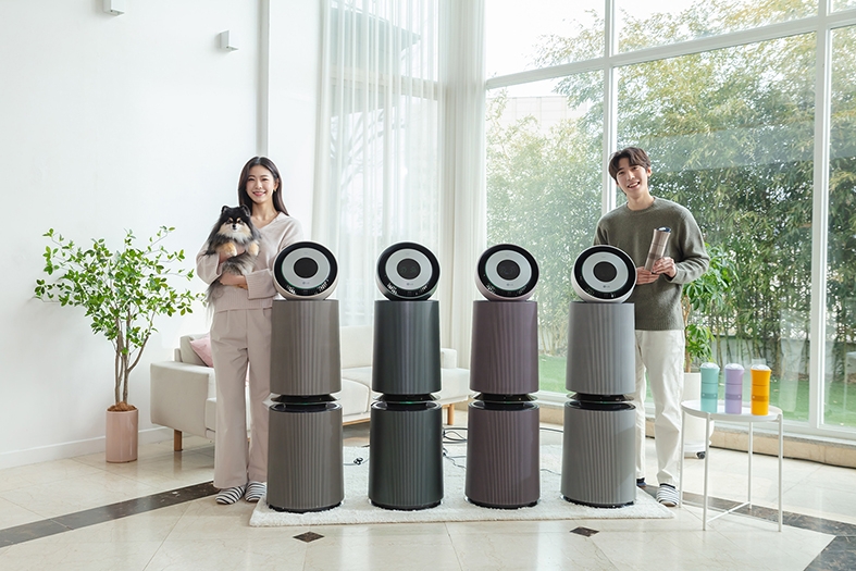 ‘LG 퓨리케어 360˚ 공기청정기 알파(왼쪽)과 ‘LG 퓨리케어 미니 공기청정기’(오른쪽) 사진=LG전자