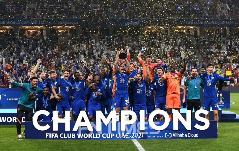 지난해 5월 30일 첼시 FC가 맨체스터 시티를 이기고 챔피언스리그(UCL) 우승을 차지한 뒤 주장 아스필리쿠에타가 우승 트로피 '빅 이어'를 들어 올리고 있다./사진=첼시FC 페이스북