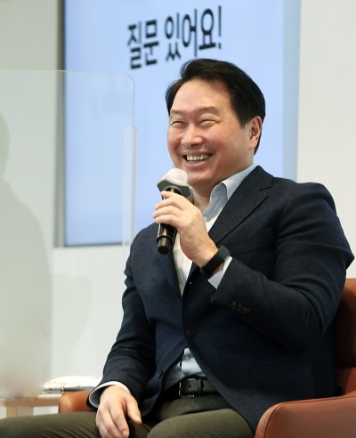 최태원 "탈탄소에서 기회 찾자" SK이노 울산 CLX 방문