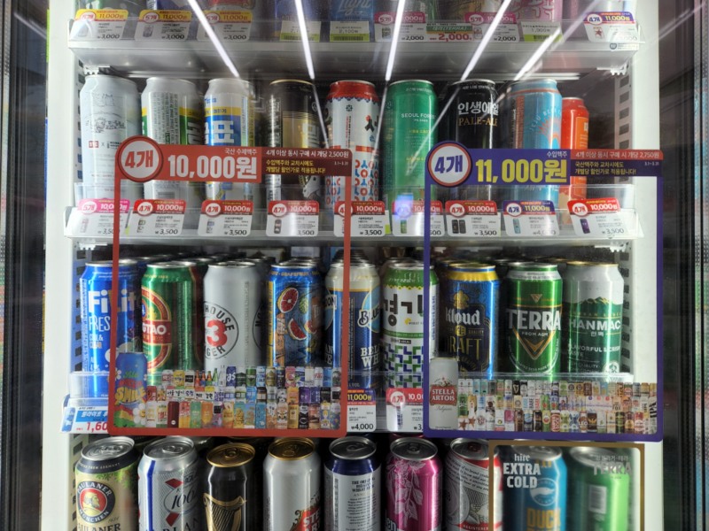 수제맥주 4캔 1만원 행사가 종료될 것으로 보인다. 사진은 서울시 편의점 맥주 진열대의 모습./사진=나선혜기자