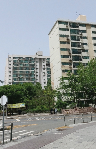 ▲ 송파구 신천동 소재 한 아파트단지 전경. 사진 = 장호성 기자