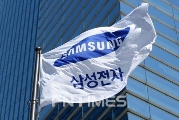 4일 한국거래소(대표 손병두)에 따르면, 개인투자자는 올해 들어 지난 1일까지 유가증권시장(코스피)에서 삼성전자(대표 한종희‧경계현) 주식을 6조4458억원 사들였지만, 수익률은 -11.75%를 보였다./사진=삼성전자