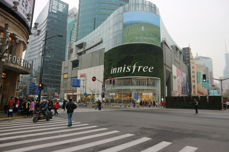 중국의 코로나19 재확산세는 1분기 실적넘어 상반기 실적에도 영향을 끼칠 것으로 보인다. 사진은 현재는 폐점한 이니스프리 난징동루점./사진제공=본사 DB