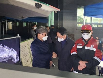 강원농협, 양구 화재현장 산불진화대원 격려 방문