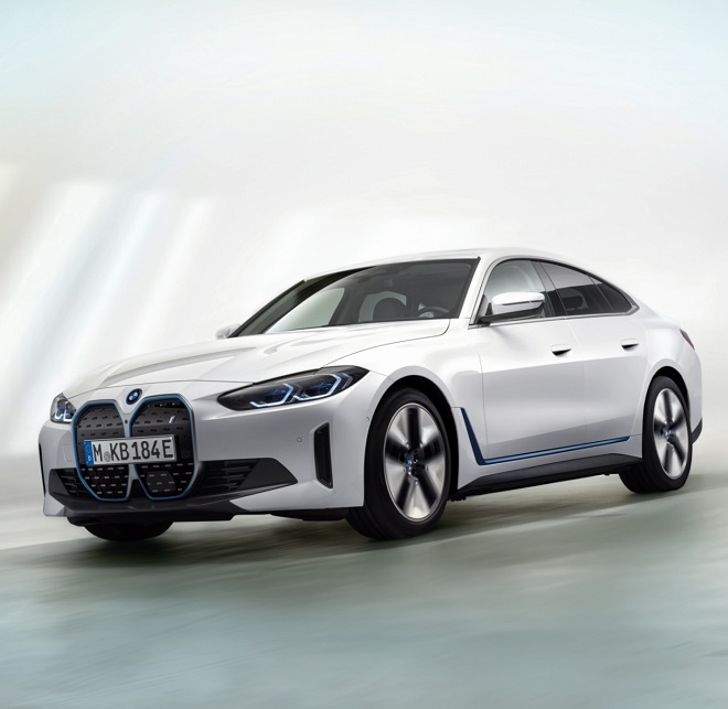 한국타이어가 장착된 BMW i4.