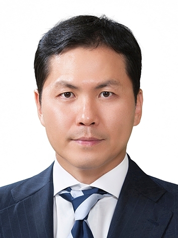 한국콜마가 글로벌 화장품 패키징 기업 '연우'를 인수하며 화장품 제조 밸류 체인을 완성했다. 사진은 윤상현 한국콜마 부회장./사진제공=본사 DB