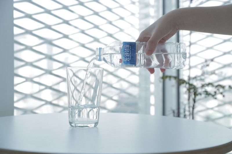 동원F&B(대표이사 김재옥)가 먹는샘물 업계 최초 건강 챌린지 애플리케이션(앱) ‘mullo(물로)’를 론칭했다./사진제공=동원F&B