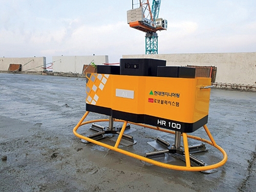 ▲ AI 바닥 미장로봇.  사진제공 = 현대엔지니어링