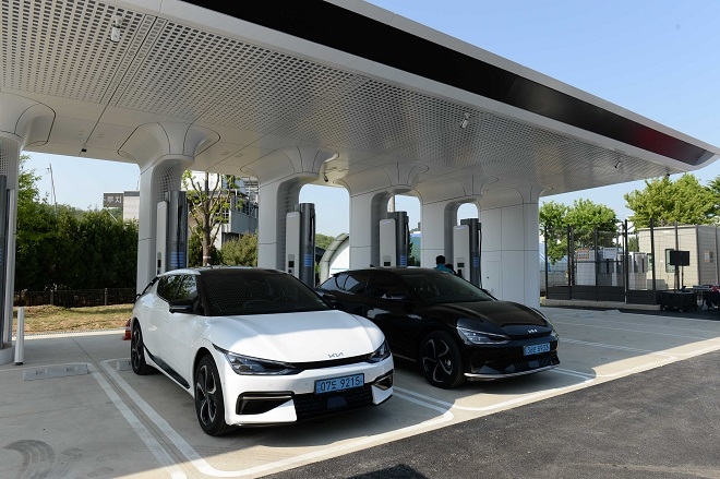 기아 오토랜드 광명 복합충전소 내 이피트 전기차 충전소.