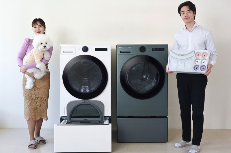LG전자가 반려동물을 키우는 고객이 UP가전만의 차별화된 고객경험을 누릴 수 있도록 트롬 세탁기, 건조기, 미니워시, 워시타워 등 세탁건조가전에 ‘펫케어 코스’를 업그레이드한다. 사진=LG전자