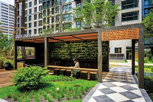 ▲ 래미안 라클래시의 사계절 벽면녹화 파고라. 사진제공 = 삼성물산