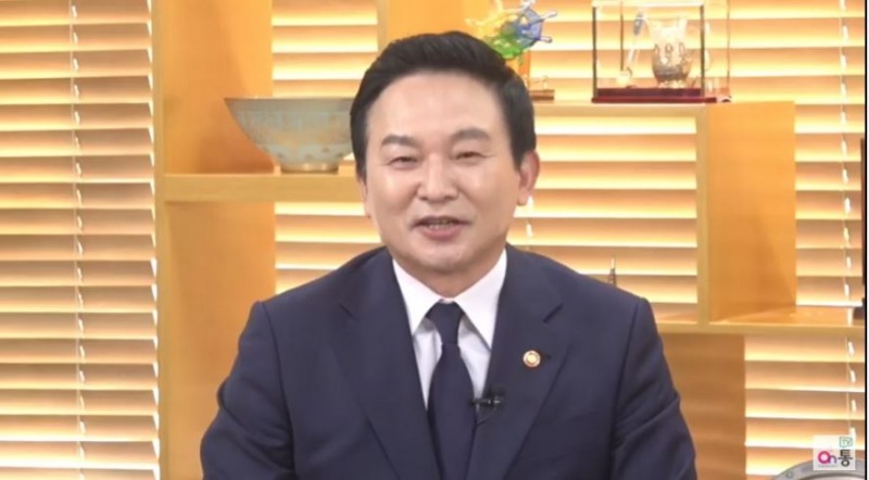 원희룡 신임 국토교통부 장관이 유튜브 라이브를 통해 진행된 취임식에서 시청자 및 국민들과 직접 소통하는 자리를 가졌다. / 사진=국토교통부 유튜브 라이브 캡처