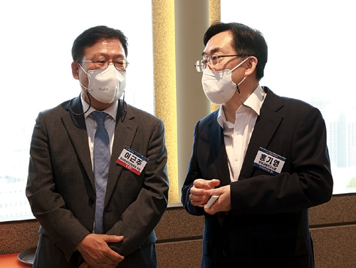 ▲ 이근주 한국핀테크산업협회장, 홍기영 한국금융연구소장