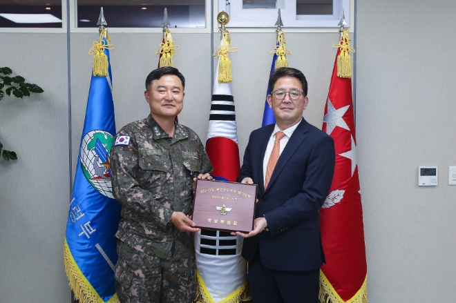 한화에어로스페이스(사장 신현우)가 최근 방위산업 보안관리 우수업체로 선정돼 국방부장관 표창을 받았다. 사진=한화에어로스페이스.