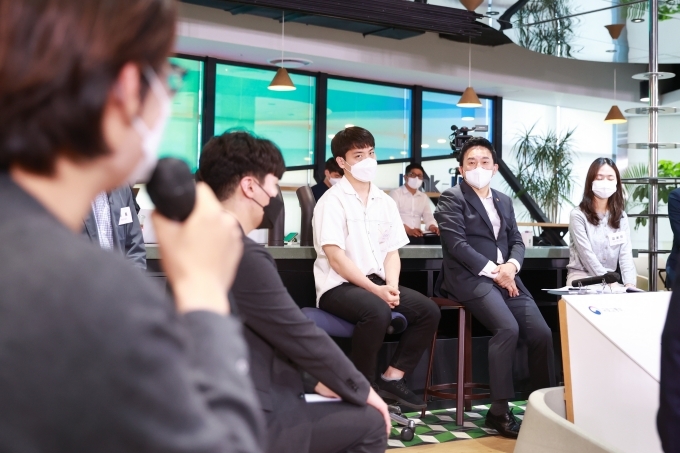 원희룡 국토교통부 장관이 24일 오후 판교 제2테크노밸리 LH 기업성장센터에서 열린 '청년과의 만남, 주거정책의 시작' 간담회에 참석했다. / 사진제공=국토교통부