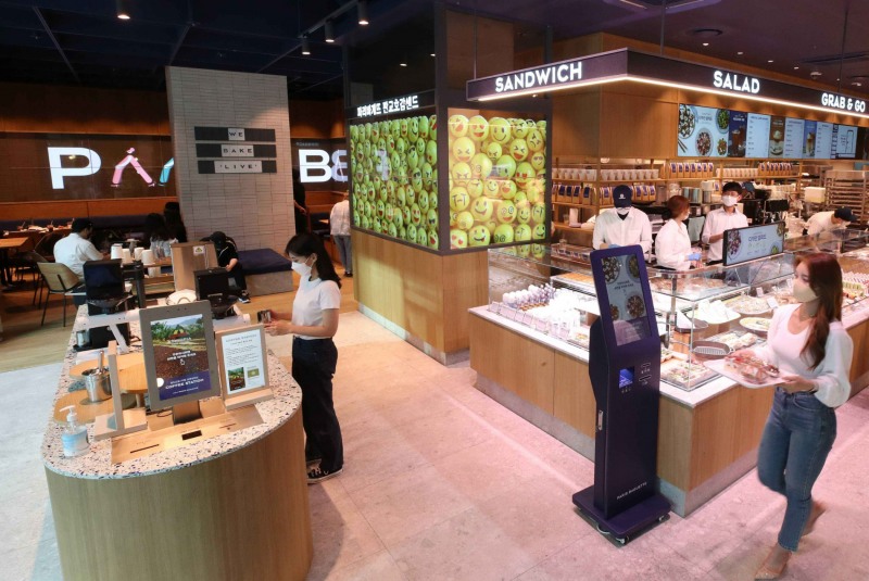 SPC그룹(회장 허영인)의 파리바게뜨가 미래형 매장인 '랩 오브 파리바게뜨(Lab of Paris Baguette)'를 판교에 열었다./사진제공=SPC그룹