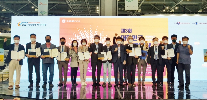 한화솔루션(대표이사 김동관 등) 큐셀부문(이하 한화큐셀)은 태양광 에너지에 대한 인식을 제고하고 기후위기 대응에 기여하기 위해 ‘제4회 대한민국 솔라리그(K-Solar League, 이하 솔라리그)’를 후원한다. 사진=한화솔루션.