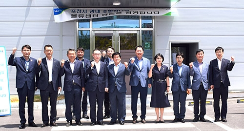 ▲ 앞줄 오른쪽 다섯 번째부터 농협물류 임관빈 대표, 영북농협 이상용 조합장, 농협경제지주 우성태 대표