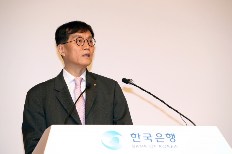 이창용 한국은행 총재가 10일 서울 중구 부영태평빌딩에서 한국은행 창립 제72주년 기념사를 낭독하고 있다. / 사진제공= 한국은행(2022.06.10)