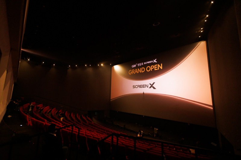 CJ CGV가 지난 10일 CGV영등포에서 기자간담회를 열고 'ScreenX PLF(Premium Large Format)'를 처음으로 공개했다. 
