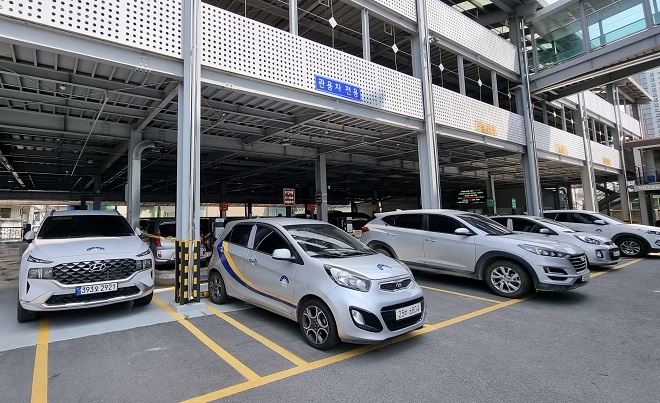 SK렌터카 ‘G-스마트링크’를 적용한 양평군청의 업무 차량. 제공=SK렌터카.