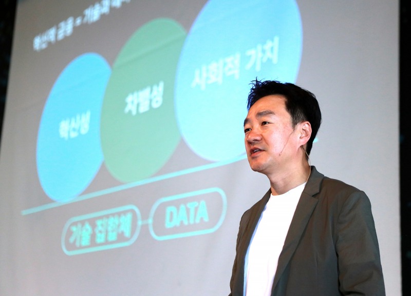 박상진 네이버파이낸셜 대표가 14일 열린 ‘네이버파이낸셜 미디어데이 2022’에서 발표하고 있다. /사진제공=네이버파이낸셜