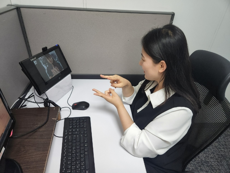 현대캐피탈이 2015년부터 운영해온 청각장애인 전용 수화상담 콜센터를 단계적으로 확대한다고 밝혔다. /사진제공=현대캐피탈