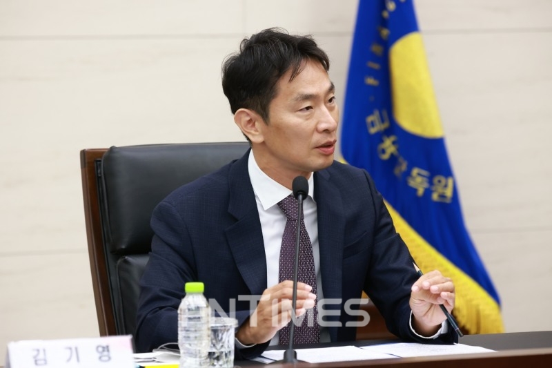 이복현 금융감독원장이 14일 임원 회의를 주재하고 있다./사진=금융감독원