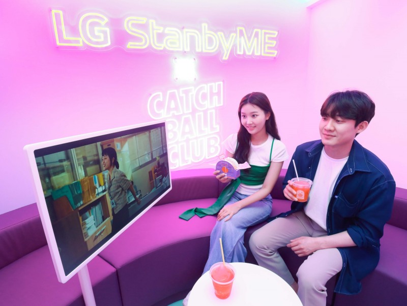 LG전자가 6월 30일부터 7월 28일까지 서울 홍대 걷고싶은거리에 LG 스탠바이미(StanbyME)를 자유롭게 경험할 수 있는 ‘LG 스탠바이미 클럽’을 오픈한다. 사진=LG전자