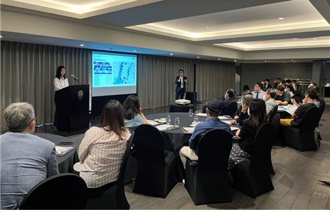 문태영 코리니 대표(연단 우측)가 ‘뉴욕 부동산 투자 세미나’에서 발표를 하고 있다. /사진제공=코리니